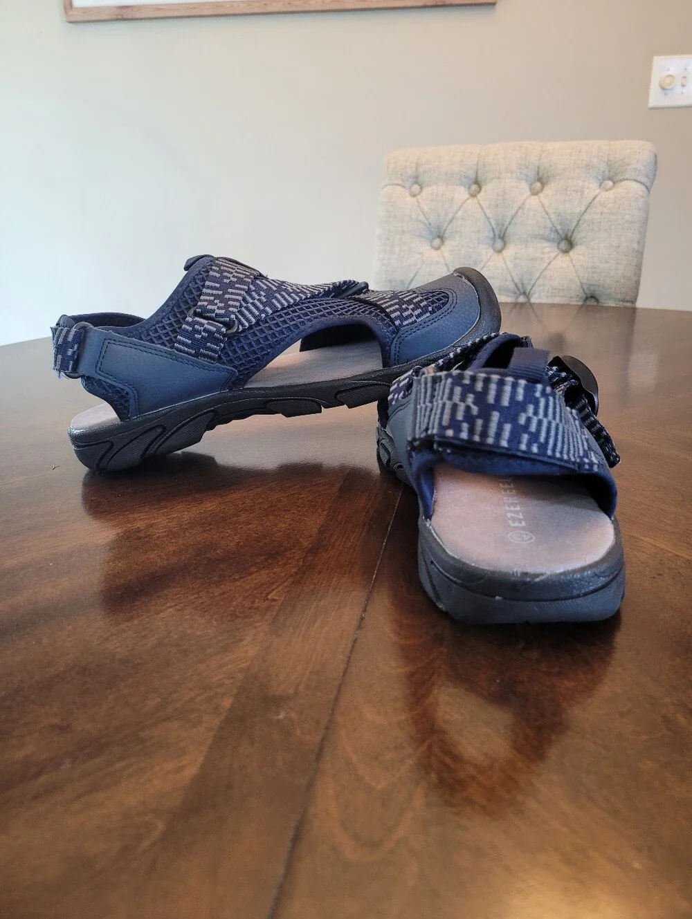 Ezereell Men's  Navy Blue closed outdoor hiking sandal.  Size 9 1/2 or 10